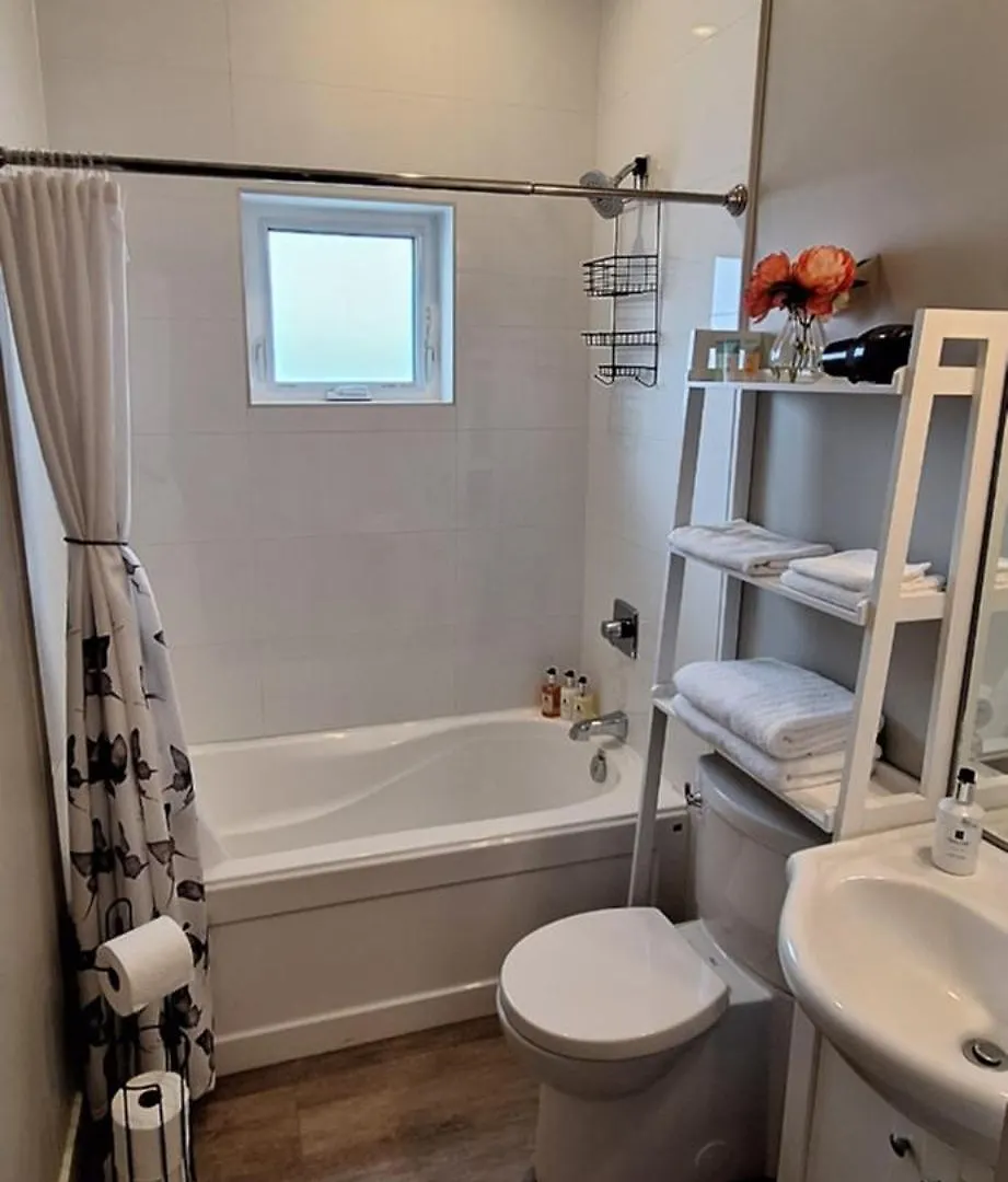 Homestay Two Bedroom Serenity - Complimentary Welcome Treats Canada