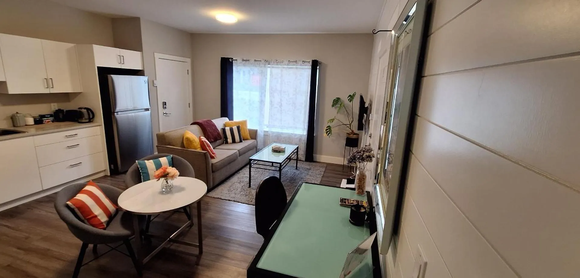 Homestay Two Bedroom Serenity - Complimentary Welcome Treats Canada